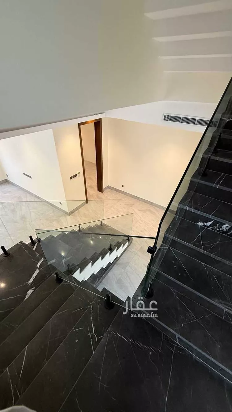 فيلا للبيع في شارع الشيخ عثمان بن إبراهيم الحقيل, حي الملك فهد, مدينة الرياض, منطقة الرياض 17