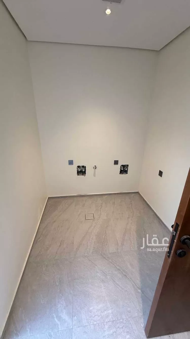 فيلا للبيع في شارع الشيخ عثمان بن إبراهيم الحقيل, حي الملك فهد, مدينة الرياض, منطقة الرياض 27