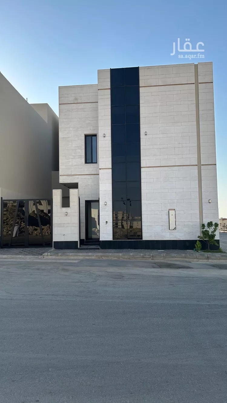 Villa for Sale in Riyadh Al Mahdiyah 1 صورة
