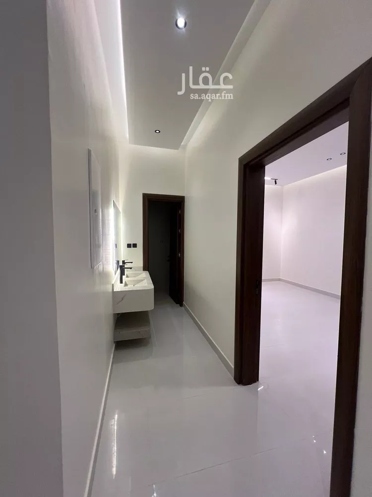 فيلا للبيع في شارع عبداللطيف بن المبارك, حي المهدية, مدينة الرياض, منطقة الرياض صورة 4