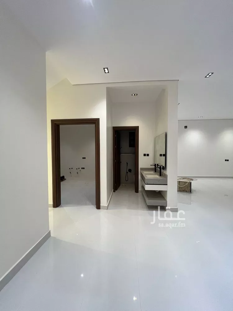 فيلا للبيع في شارع عبدالله النحوي, حي المهدية, مدينة الرياض, منطقة الرياض صورة 2