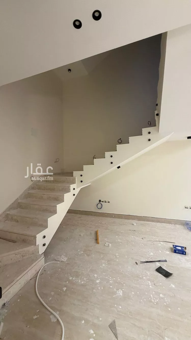 فيلا للبيع في شارع فؤاد محمد عمر توفيق, حي المهدية, مدينة الرياض, منطقة الرياض 17