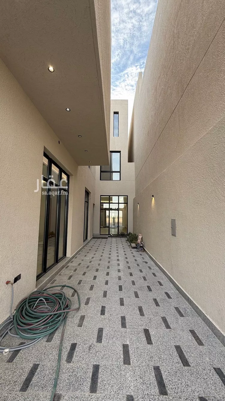 فيلا للبيع في شارع محمد بن أبي بكر القيم, حي المهدية, مدينة الرياض, منطقة الرياض صورة 2