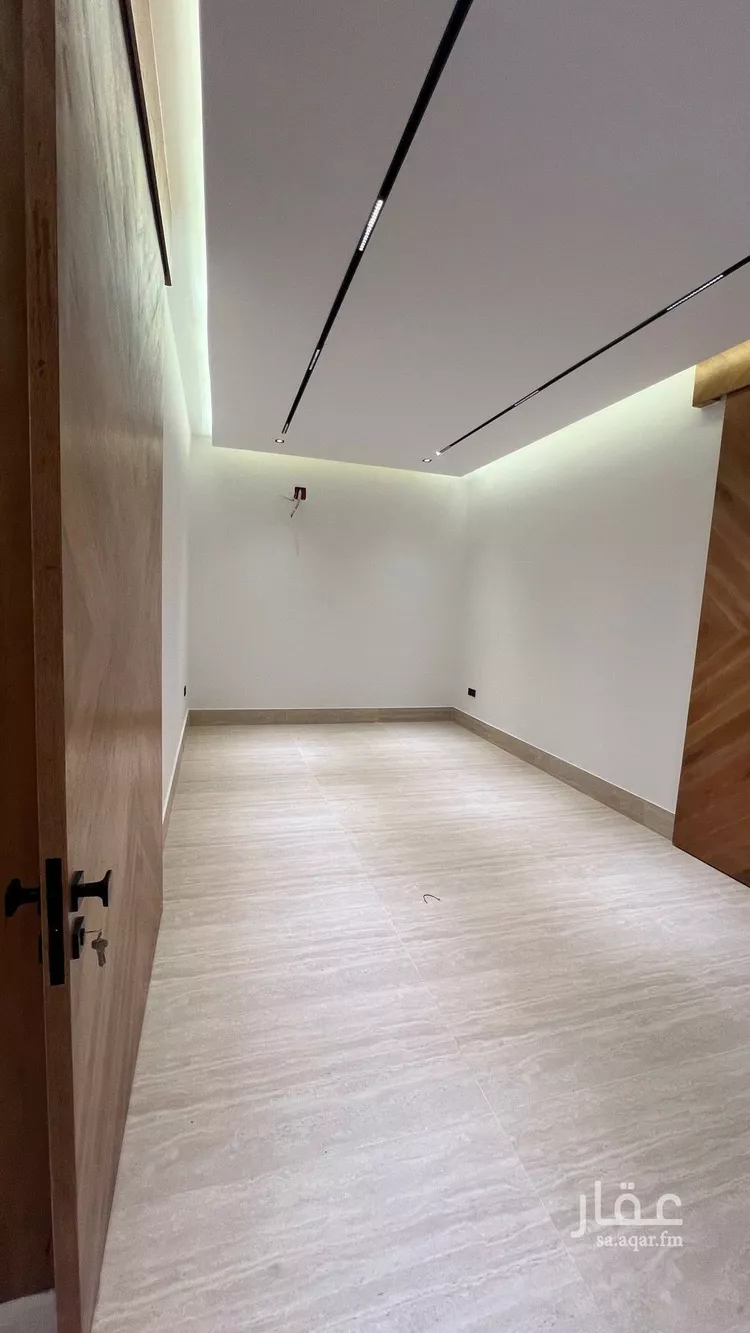 فيلا للبيع في شارع عبدالله النحوي, حي المهدية, مدينة الرياض, منطقة الرياض صورة 2