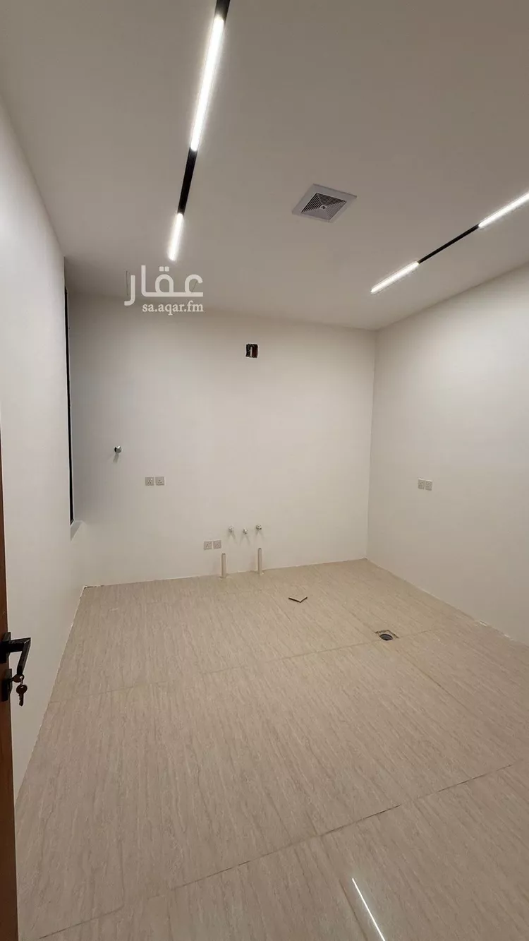 فيلا للبيع في شارع فؤاد محمد عمر توفيق, حي المهدية, مدينة الرياض, منطقة الرياض صورة 4