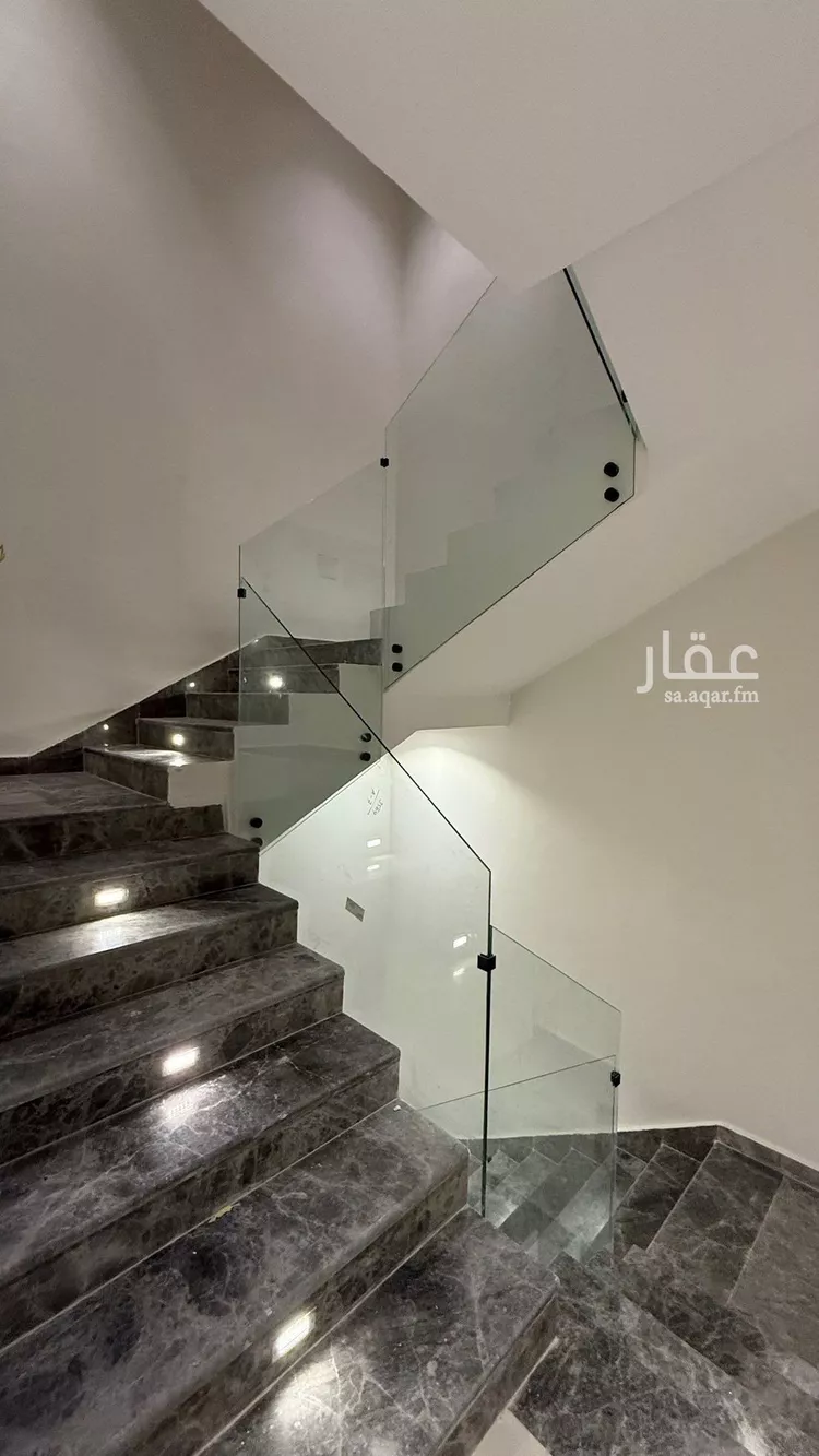 فيلا للبيع في شارع محمد بن أبي بكر القيم, حي المهدية, مدينة الرياض, منطقة الرياض صورة 4