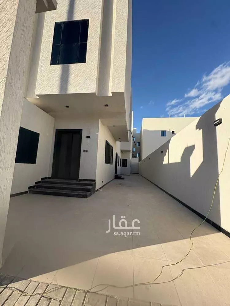 فيلا للبيع في شارع تميم ابن الورقاء, حي بنى بياضة, مدينة المدينة المنورة, منطقة المدينة المنورة 1 صورة
