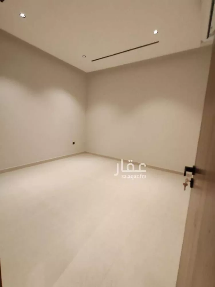 Floor for Sale in Riyadh Okaz 14