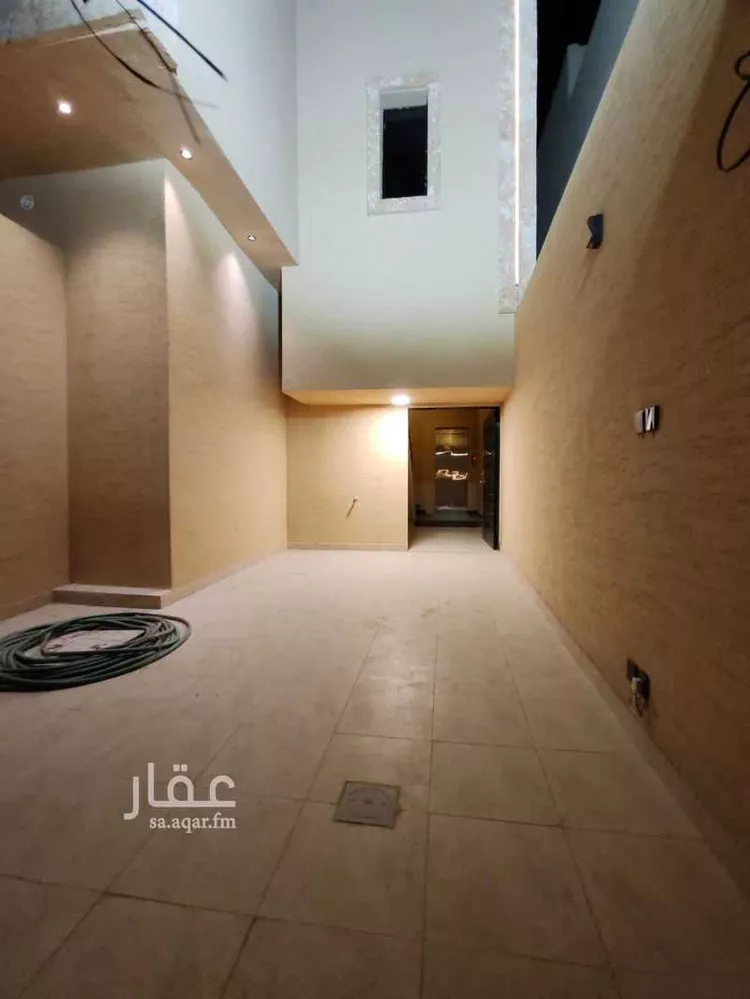 Floor for Sale in Riyadh Tuwaiq 18