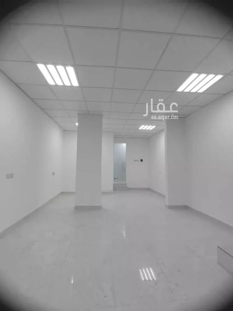 محل للإيجار في شارع الشيخ عبدالرحمن بن حسن ، حي الوزارات ، الرياض ، منطقة الرياض 1 صورة