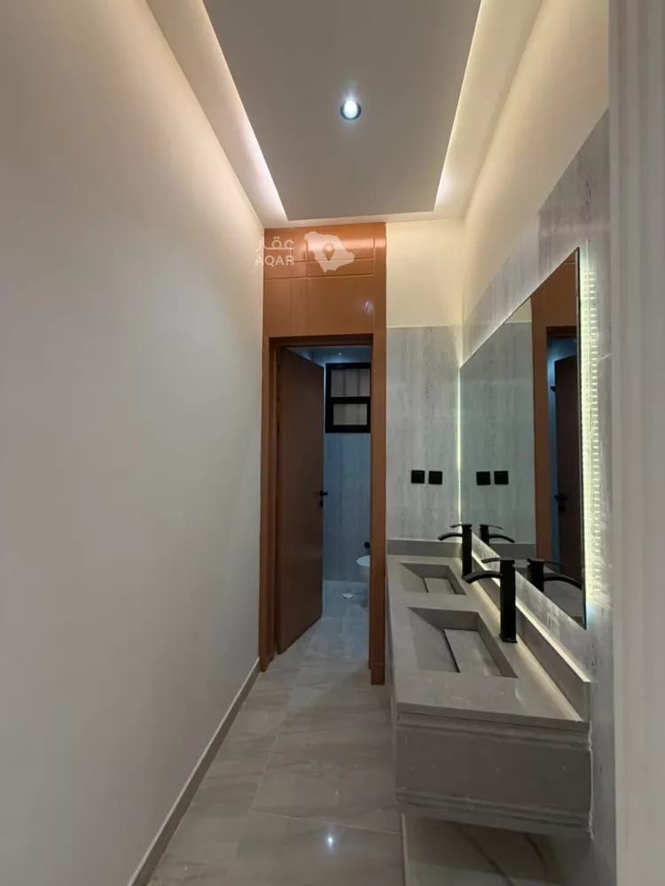 Villa for Sale in Riyadh Al Uraija Al Gharbiyah