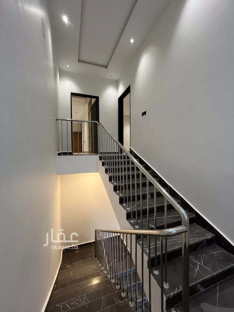 دور للبيع في شارع ابن المنذر, حي عكاظ, مدينة الرياض, منطقة الرياض صورة 5