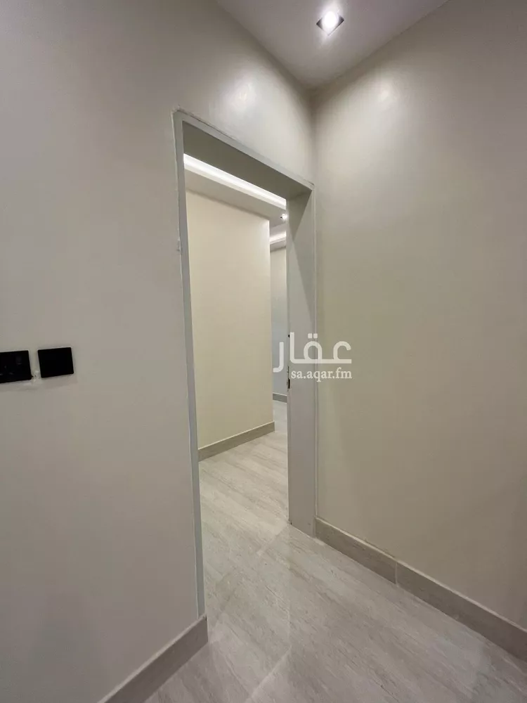 شقة للبيع في شارع المغيرة بن نوفل, حي عكاظ, مدينة الرياض, منطقة الرياض 8