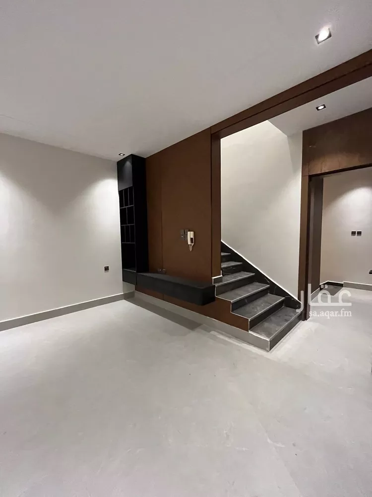 Floor for Sale in Riyadh Dirab 8