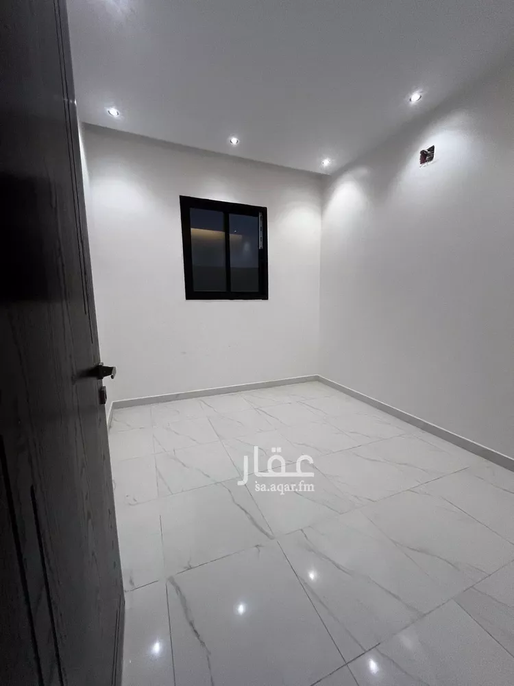 دور للبيع في شارع أحمد الطيالسي, حي السويدي, مدينة الرياض, منطقة الرياض 11