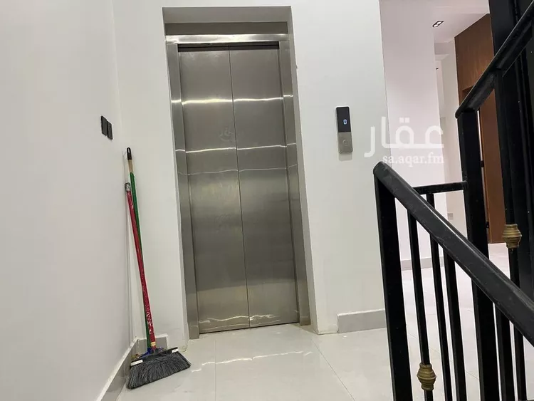 فيلا للبيع في شارع عوف ابن عفراء, حي العوالي, مدينة الرياض, منطقة الرياض صورة 5