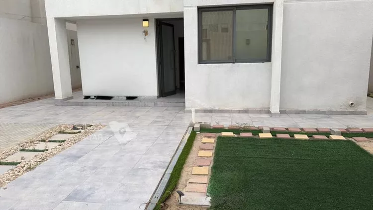 فيلا للبيع في شارع السلام, حي الإسكان الجنوبي, مدينة الدمام, المنطقة الشرقية صورة 2