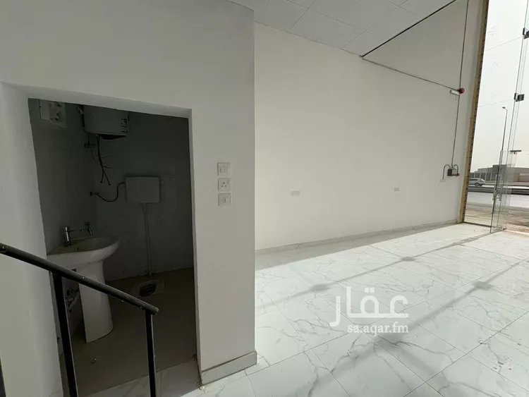 مستودع للإيجار في شارع الخرج, حي الدفاع, مدينة الرياض, منطقة الرياض 12