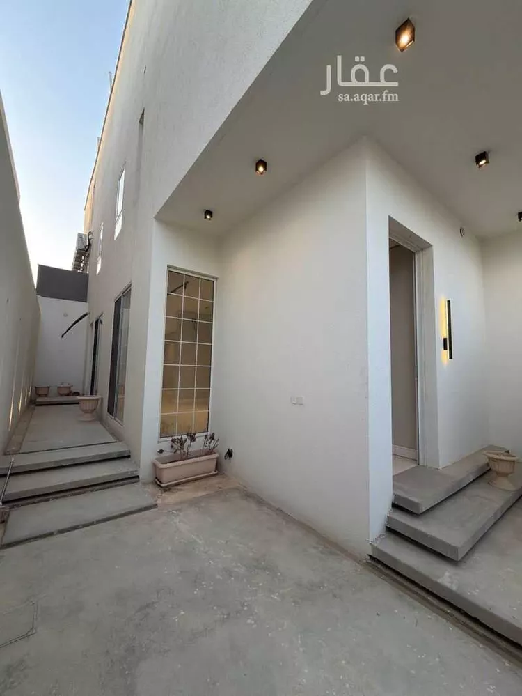 Floor for Sale in Riyadh Al Khaleej