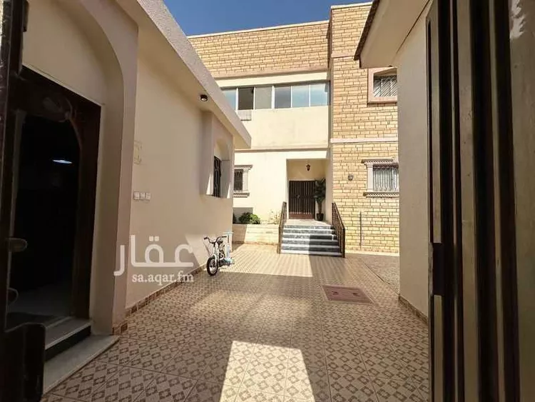 فيلا للبيع في شارع إبراهيم بن نغيمش, حي شبرا, مدينة الرياض, منطقة الرياض صورة 2