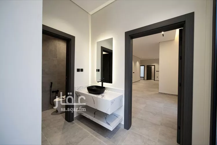 Floor for Sale in Riyadh Al Janadriyah 12