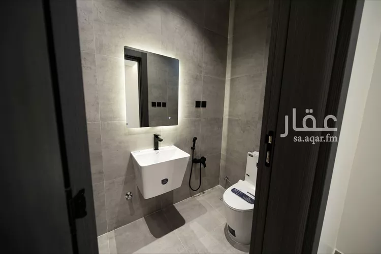 Floor for Sale in Riyadh Al Janadriyah 19