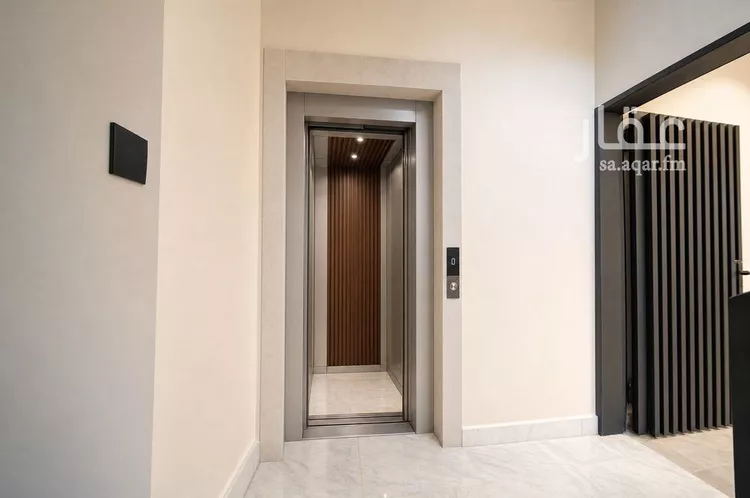Floor for Sale in Riyadh Al Janadriyah 14