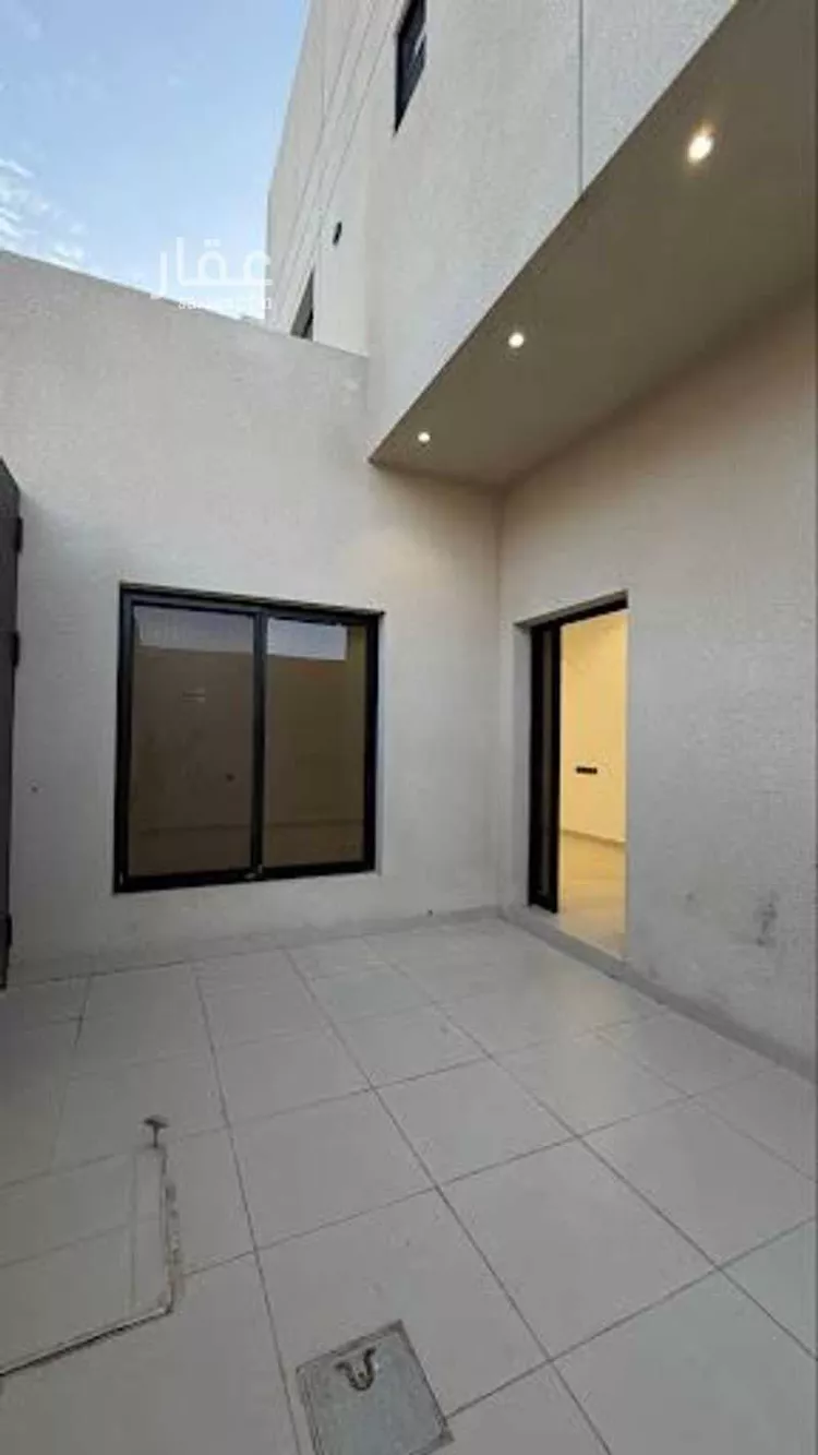 Floor for Rent in Riyadh Ar Rimal 2