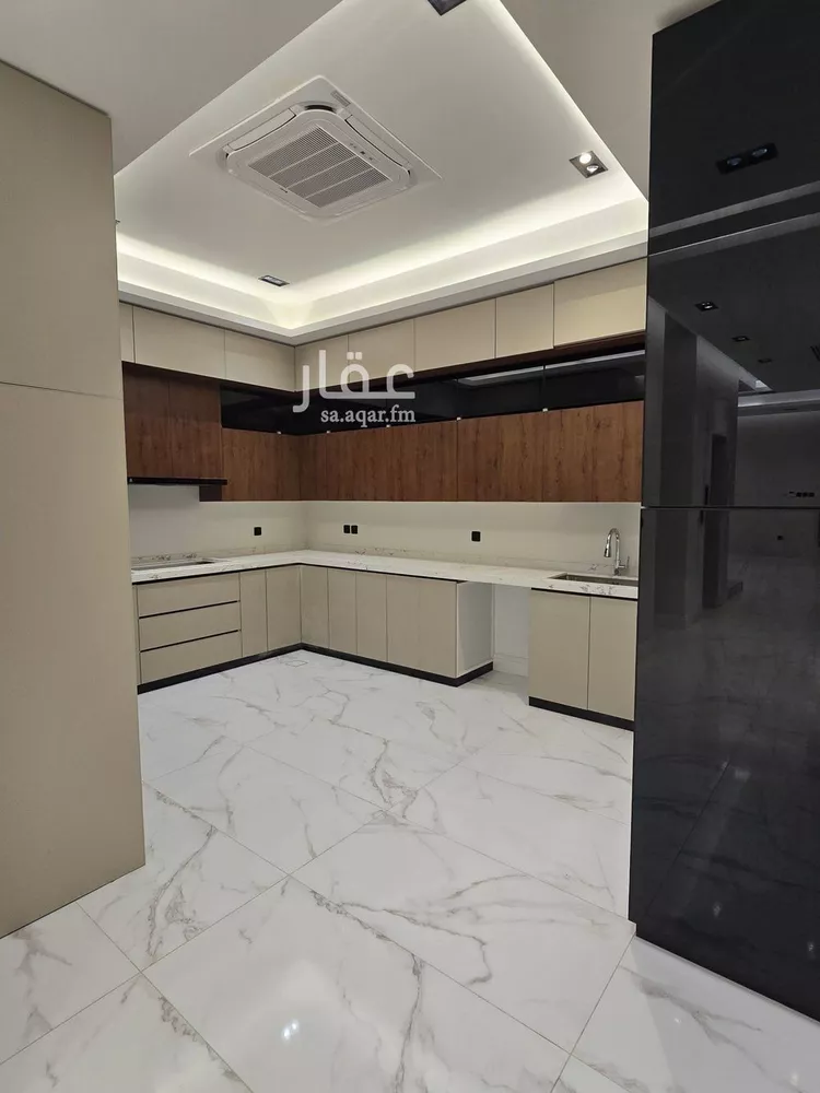 فيلا للإيجار في شارع رقم 424, حي الملقا, مدينة الرياض, منطقة الرياض 1 صورة