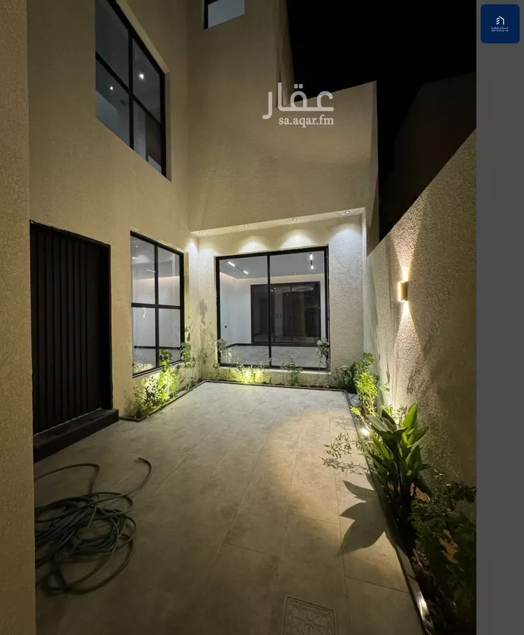 فيلا للبيع في شارع محمد بن عبدالرحمن ريس, حي المهدية, مدينة الرياض, منطقة الرياض صورة 2