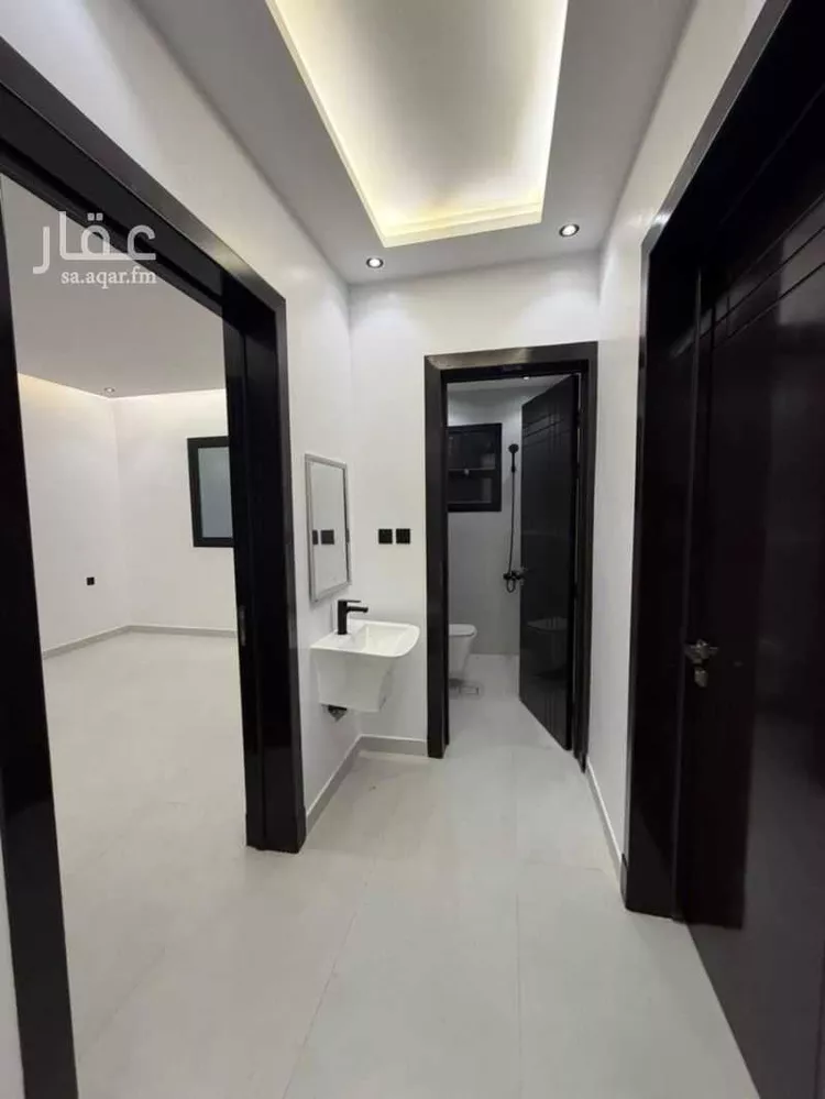 فيلا للبيع في شارع يحيي بن إبراهيم الطالبي, حي شبرا, مدينة الرياض, منطقة الرياض صورة 3