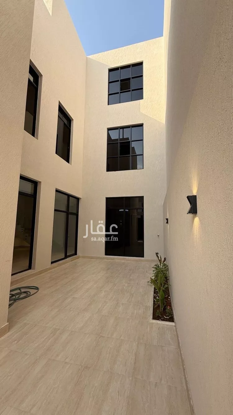 فيلا للبيع في شارع أبي زرعة الهمذاني, حي المهدية, مدينة الرياض, منطقة الرياض صورة 3