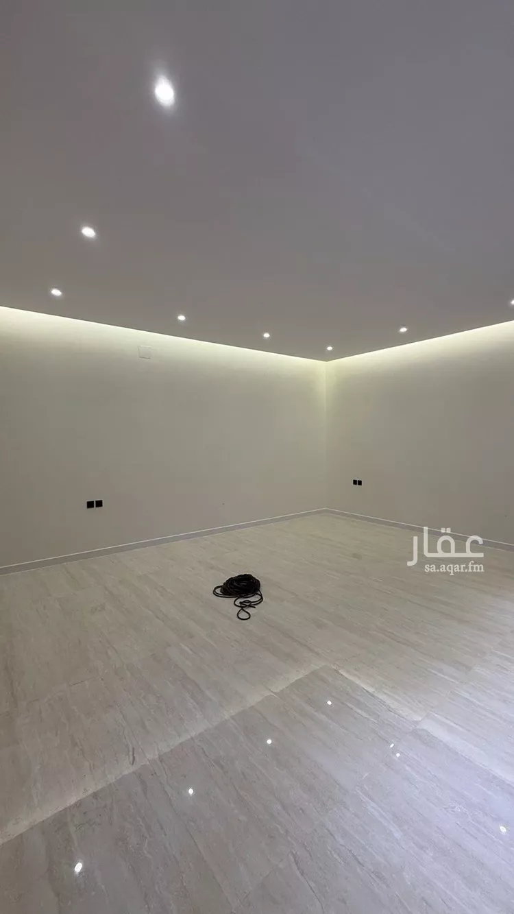 فيلا للبيع في شارع عبداللطيف بن المبارك, حي المهدية, مدينة الرياض, منطقة الرياض صورة 3