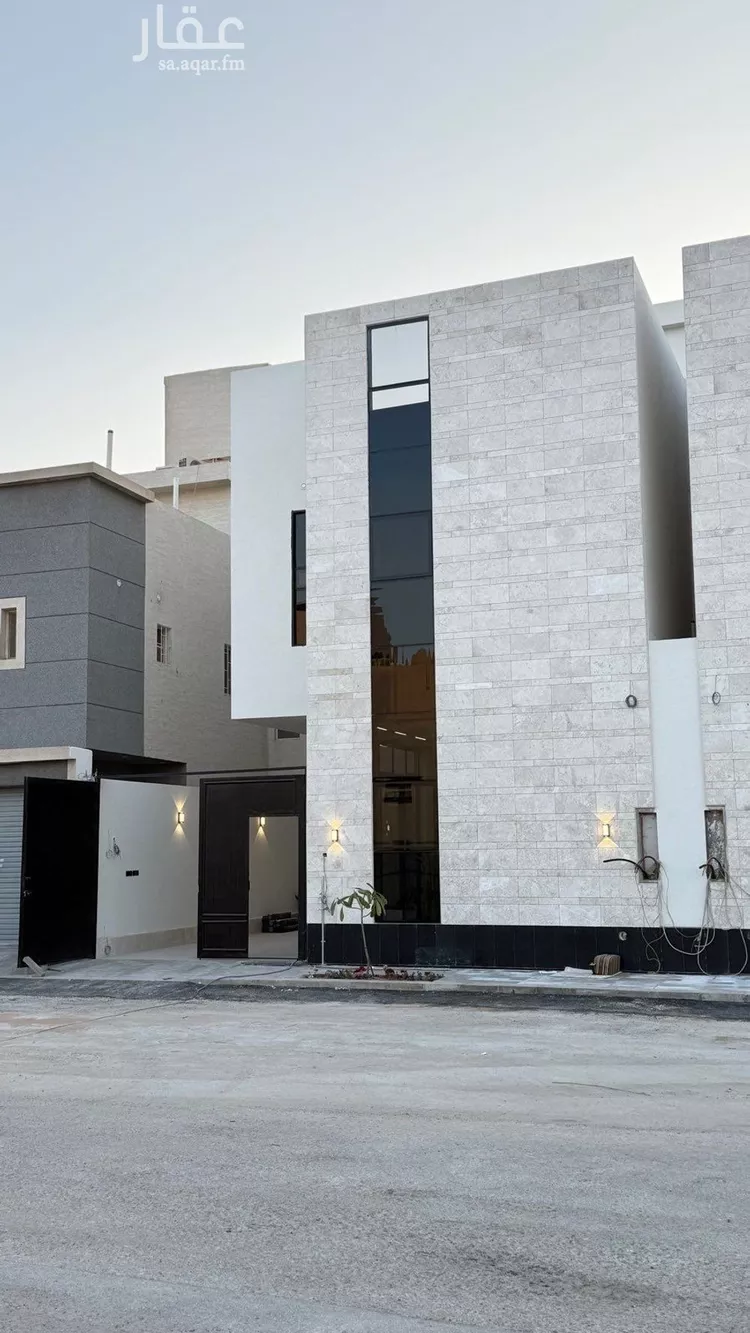 فيلا للبيع في شارع عبداللطيف بن المبارك, حي المهدية, مدينة الرياض, منطقة الرياض صورة 2