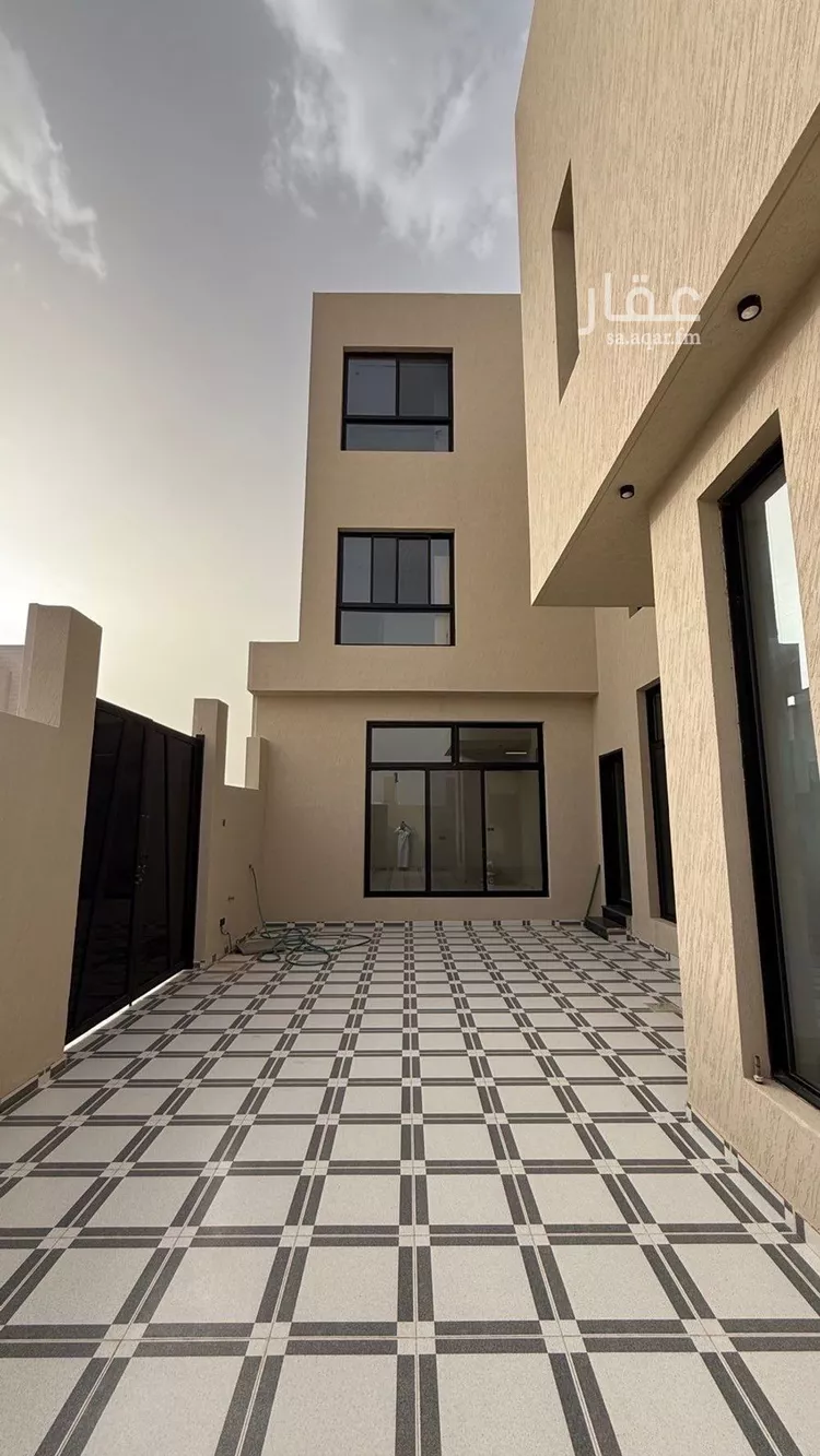 فيلا للبيع في شارع إسماعيل بن حماد, حي المهدية, مدينة الرياض, منطقة الرياض صورة 3