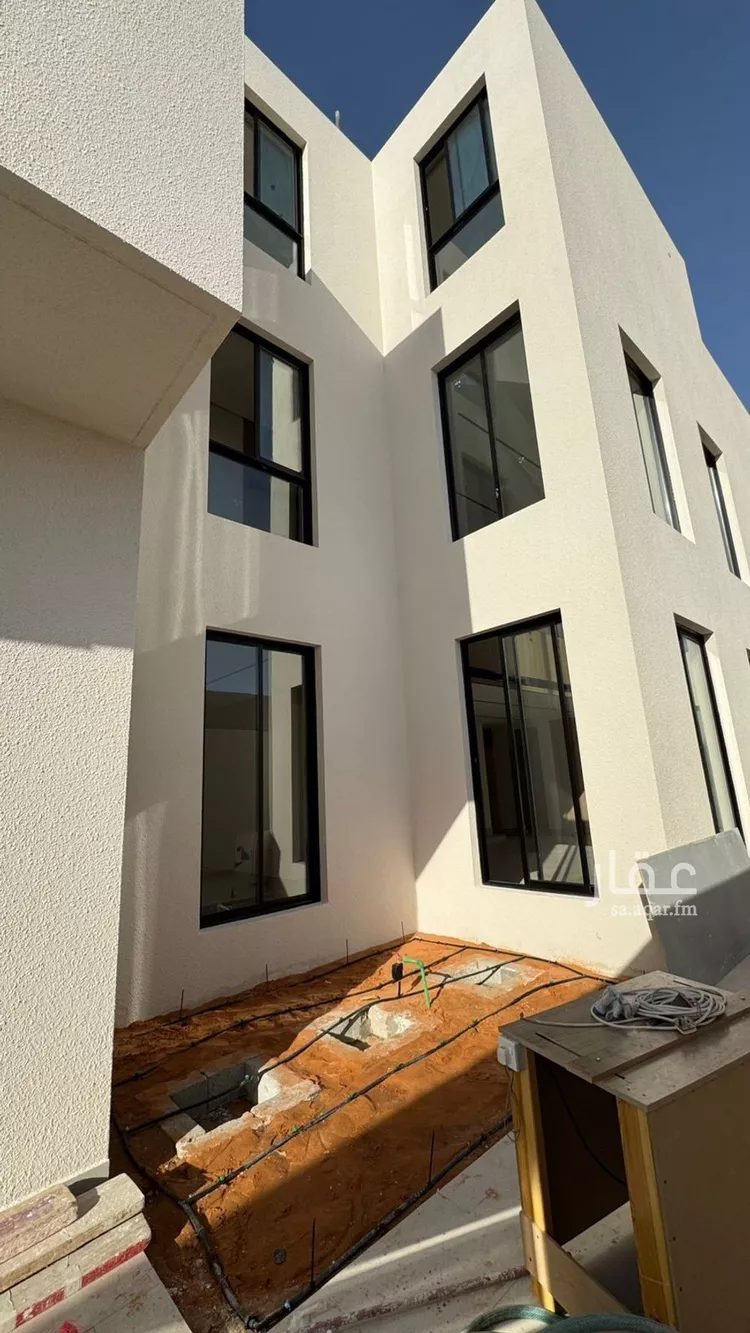 فيلا للبيع في شارع عبداللطيف بن المبارك, حي المهدية, مدينة الرياض, منطقة الرياض صورة 4