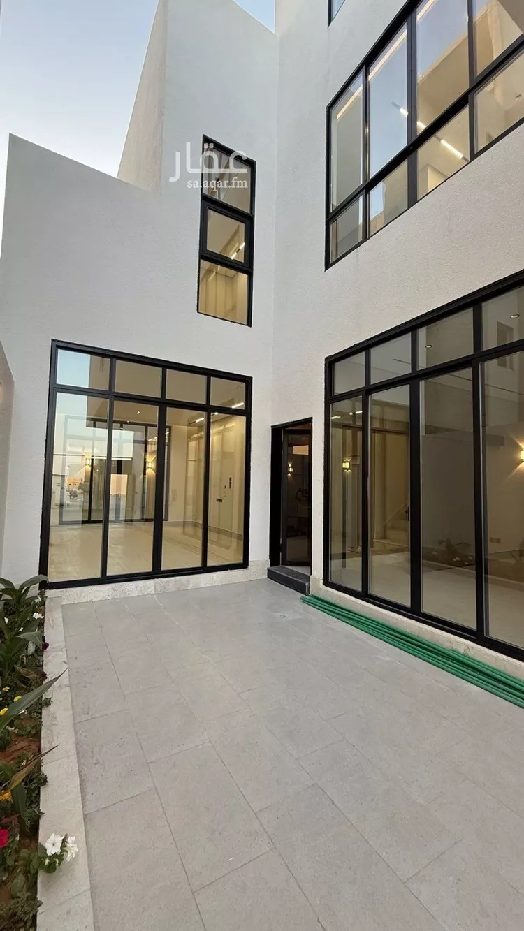 فيلا للبيع في شارع عبداللطيف بن المبارك, حي المهدية, مدينة الرياض, منطقة الرياض صورة 4