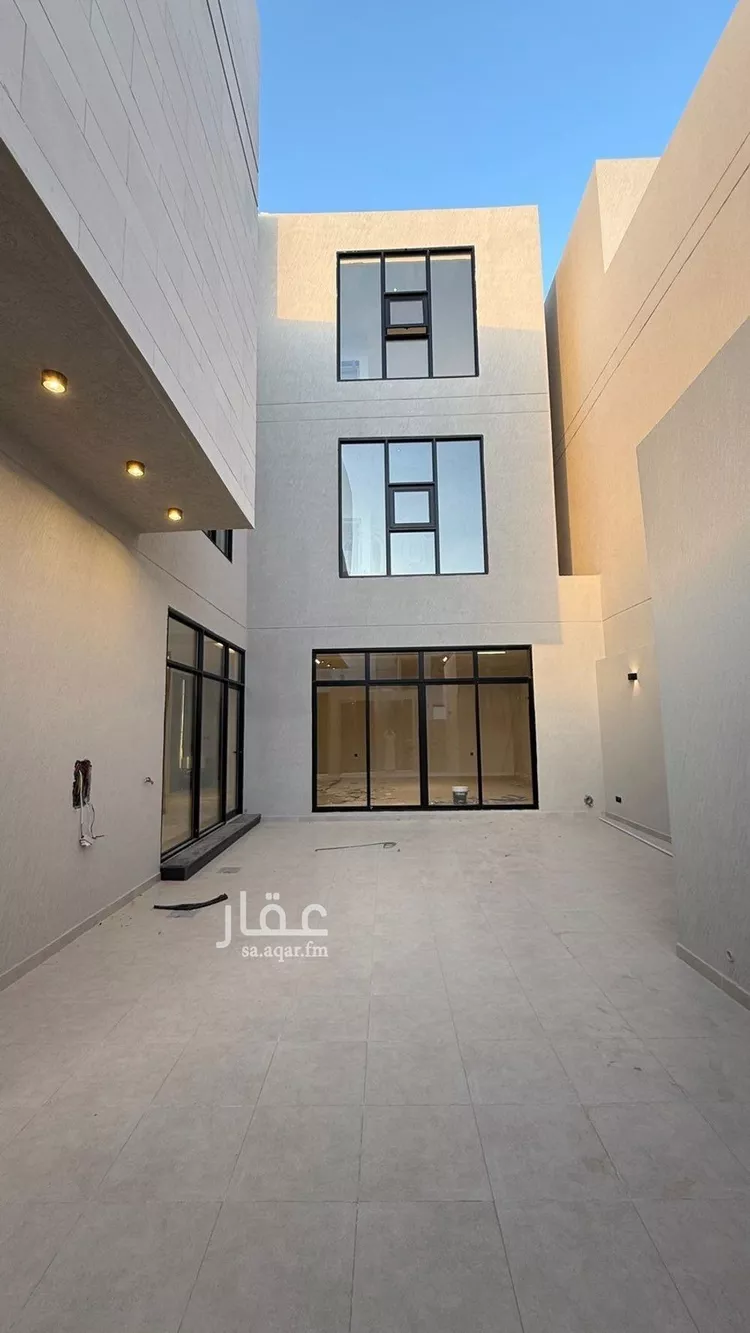 فيلا للبيع في شارع عبداللطيف بن المبارك, حي المهدية, مدينة الرياض, منطقة الرياض صورة 2