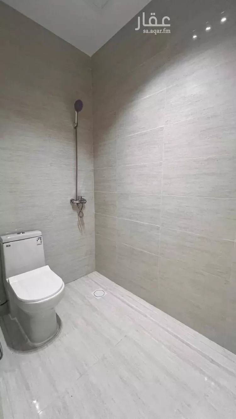 عمارة للبيع في شارع رزين ابن انس السلمي, حي الحيلة الغربي, مدينة محائل, منطقة عسير صورة 2
