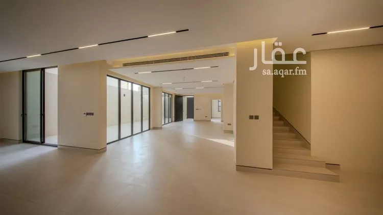 فيلا للبيع في شارع أبي الحسن الأسفرائيني, حي المهدية, مدينة الرياض, منطقة الرياض صورة 2