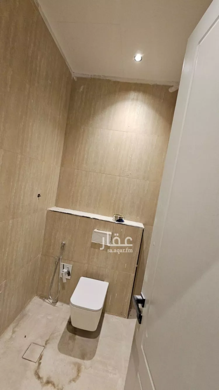 Floor for Sale in Riyadh King Faisal 12