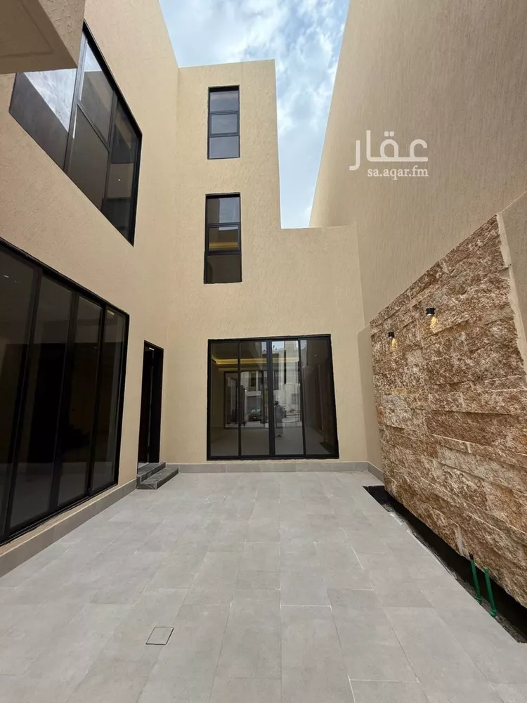 فيلا للبيع في شارع قطب الدين بن السلطان, حي المهدية, مدينة الرياض, منطقة الرياض صورة 2