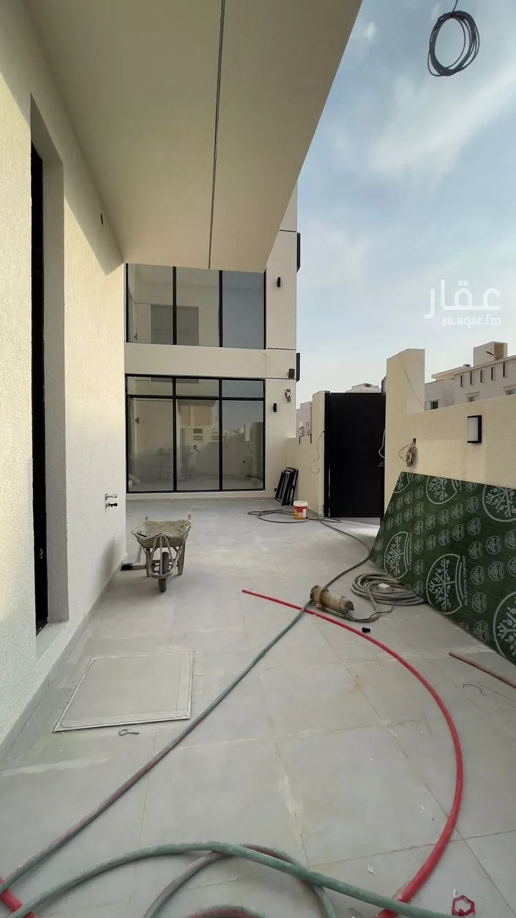 فيلا للبيع في شارع أحمد بن الحسن الأنصاري, حي المهدية, مدينة الرياض, منطقة الرياض صورة 3