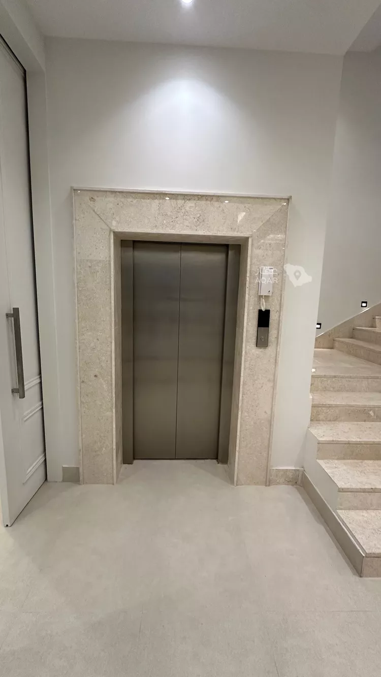 فيلا للبيع في شارع إبراهيم بن حسين, حي المهدية, مدينة الرياض, منطقة الرياض 8
