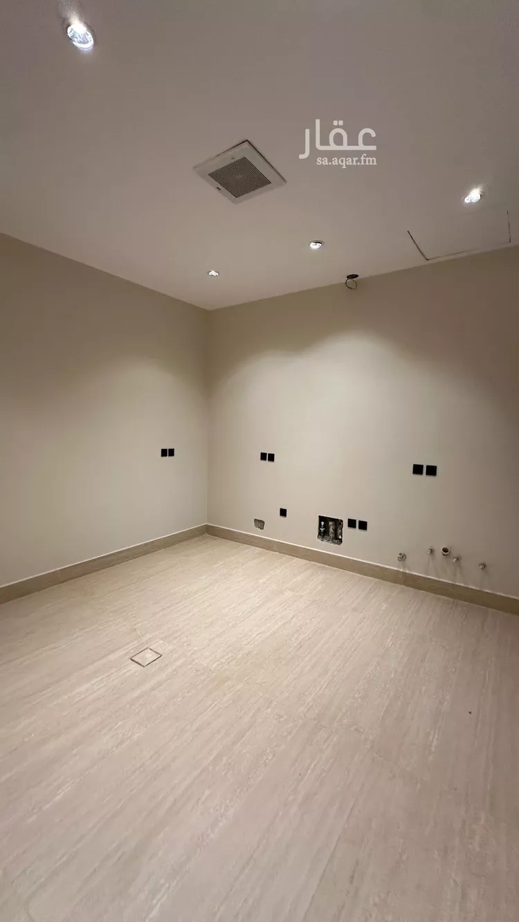 فيلا للبيع في شارع قطب الدين بن السلطان, حي المهدية, مدينة الرياض, منطقة الرياض صورة 3