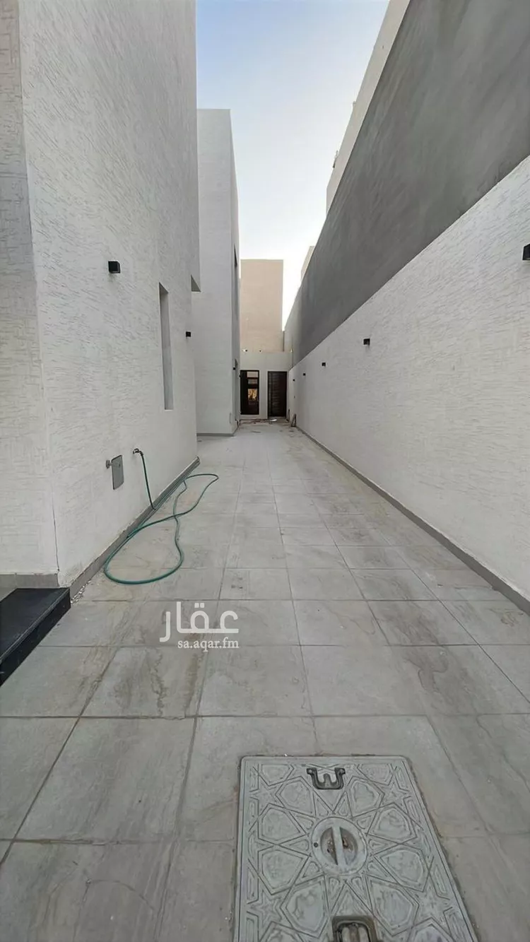 فيلا للبيع في شارع عبدالقادر بن عبدالوارث, حي المهدية, مدينة الرياض, منطقة الرياض صورة 2