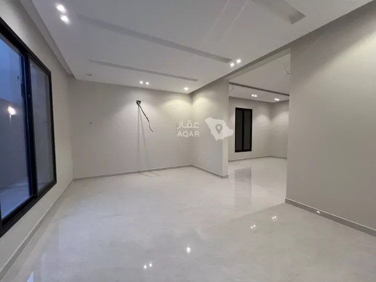 Floor for Sale in Riyadh Al Khaleej 7