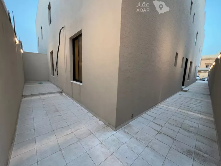 Floor for Sale in Riyadh Al Khaleej 8