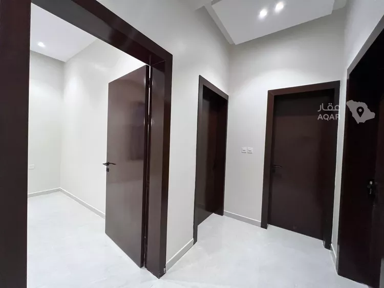 Floor for Sale in Riyadh Al Khaleej 3