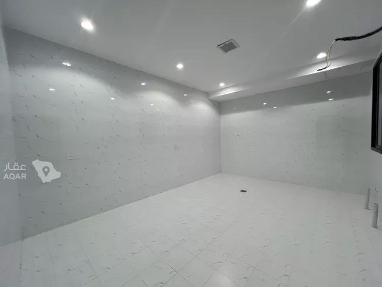 Floor for Sale in Riyadh Al Khaleej 6